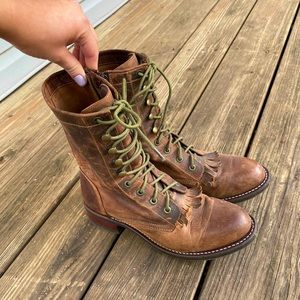 Laredo women’s lace up brown boots great condition